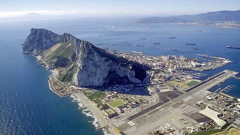 El Peñón de Gibraltar y el aeropuerto.