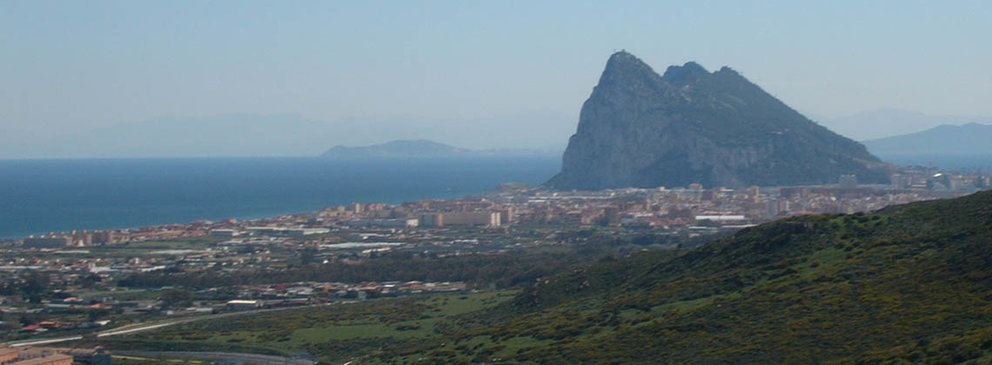 The_Rock_of_Gibraltar_and_La_Linea_from_the_Campo WEB