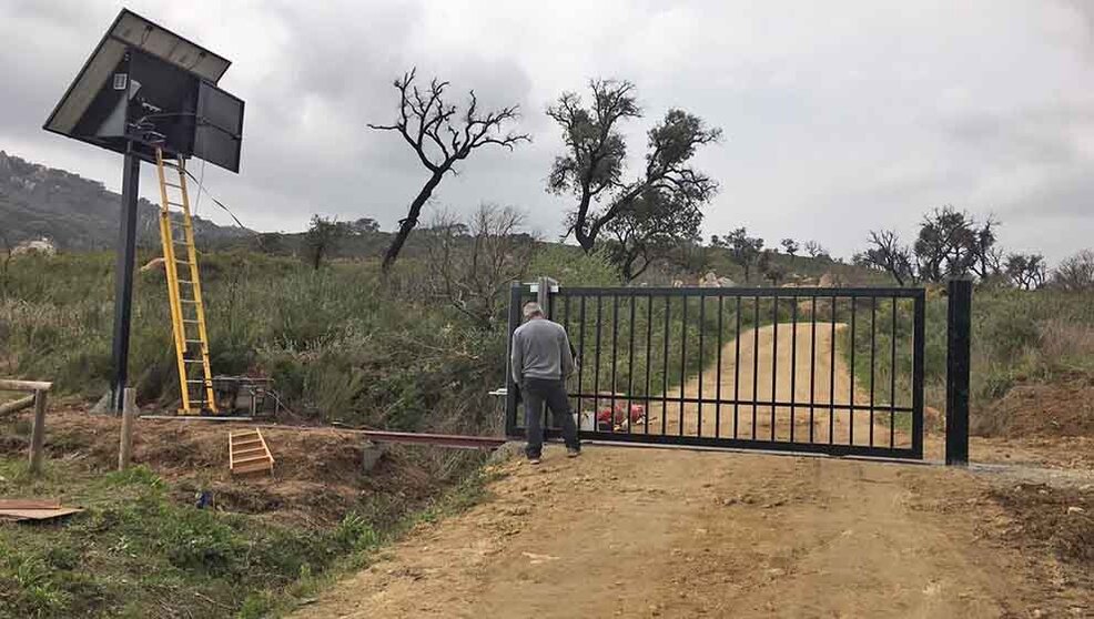 210305 Instalación Cancela Sendero Valdeinfierno WEB