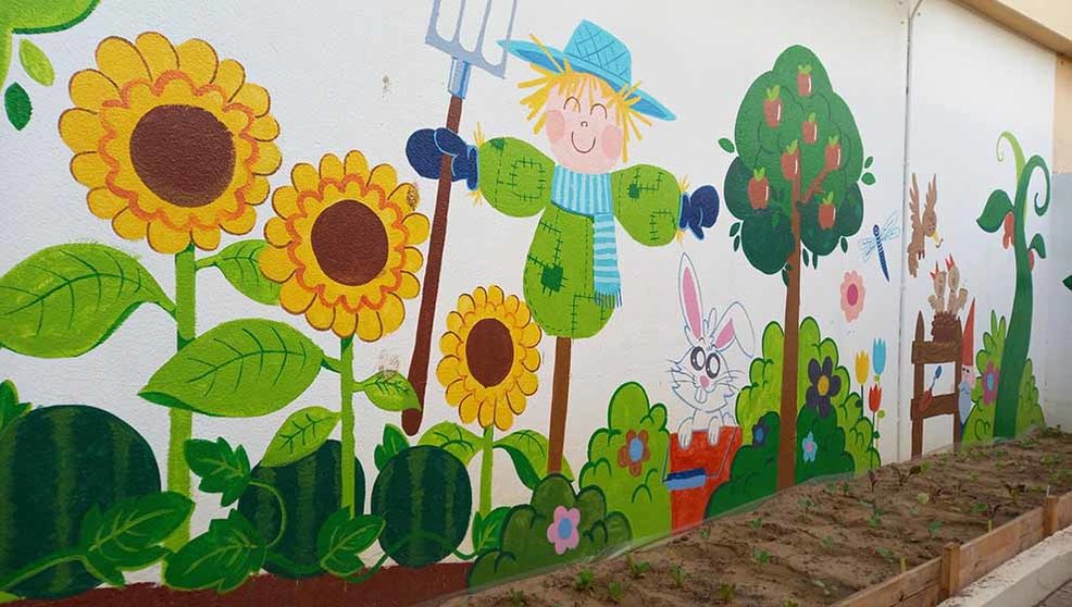 Uno de los murales sostenibles del CEIP Sagrado Corazón