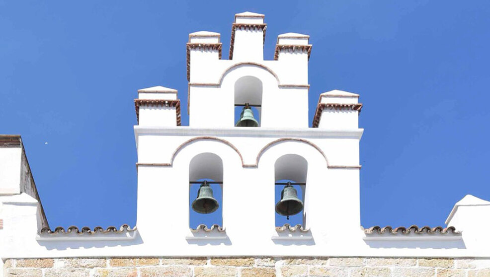 Parte de la fachada restaurada de la Capilla de San Antón