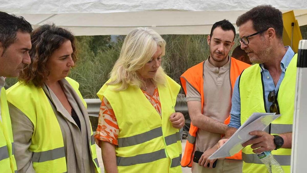 Visita institucional a las obras de reparación del puente deteriorado