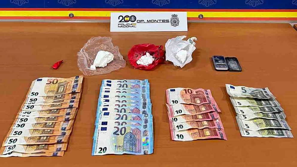 Droga y dinero intervenidos durante la operación